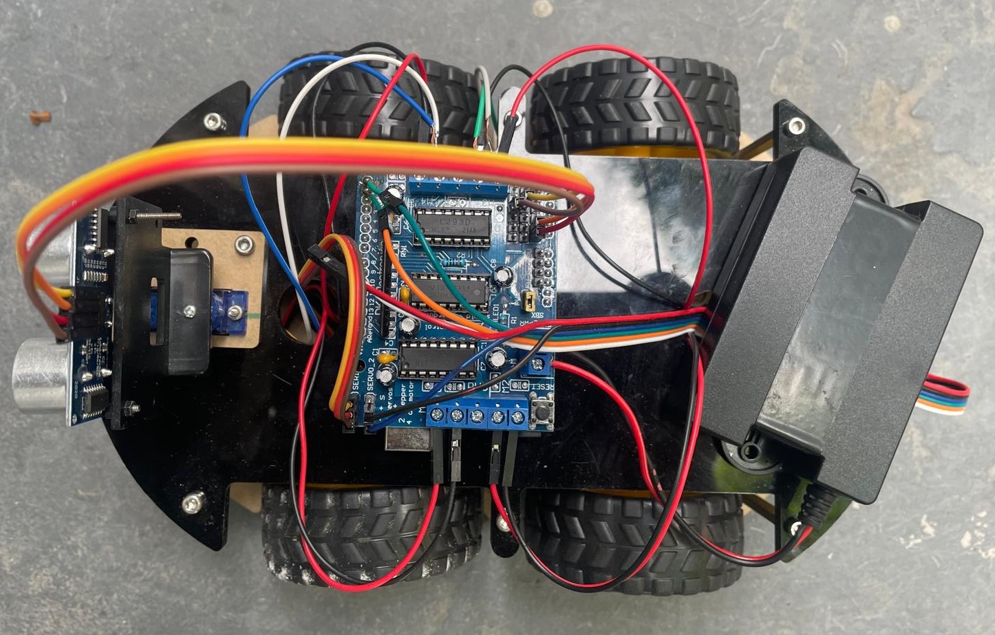 Top view of the Arduino Bluetooth car